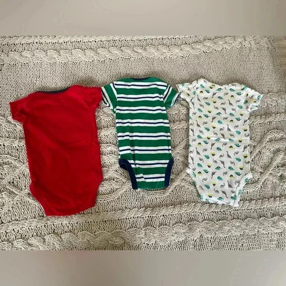 6-9 months Carter’s and Gerber onesie set, set of 3 - Picture 2 of 5